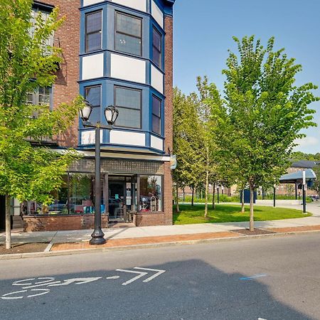 Contemporary Cohoes Retreat With Electric Fireplace! Apartment Exterior photo