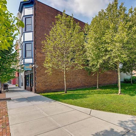 Contemporary Cohoes Retreat With Electric Fireplace! Apartment Exterior photo